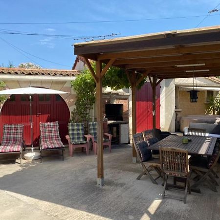 Appartement Tout Confort Avec Parking Ferme آرْلْ المظهر الخارجي الصورة