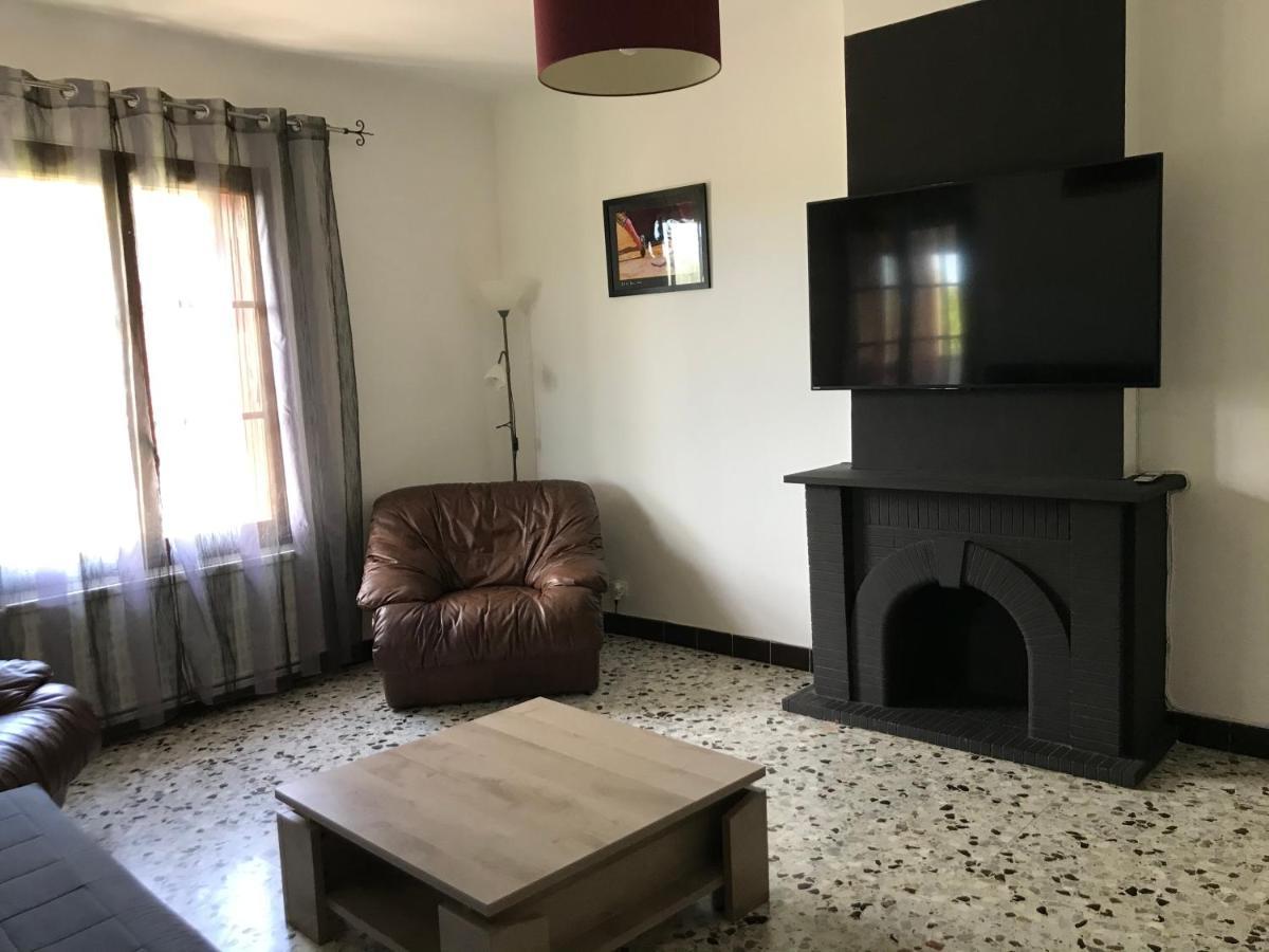Appartement Tout Confort Avec Parking Ferme آرْلْ المظهر الخارجي الصورة