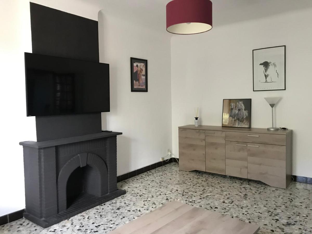 Appartement Tout Confort Avec Parking Ferme آرْلْ المظهر الخارجي الصورة
