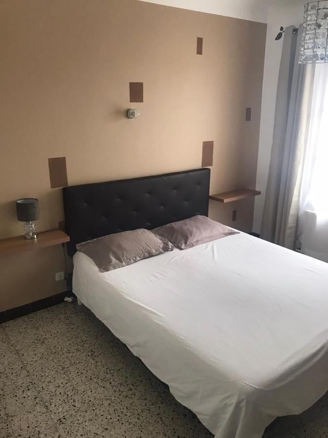 Appartement Tout Confort Avec Parking Ferme آرْلْ المظهر الخارجي الصورة