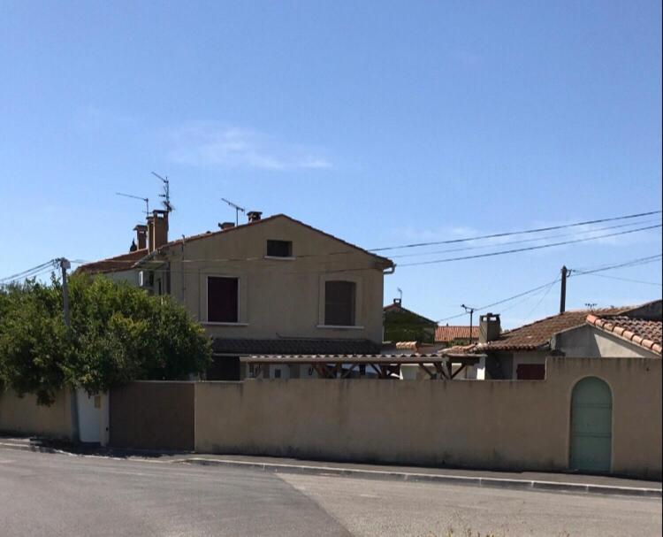 Appartement Tout Confort Avec Parking Ferme آرْلْ المظهر الخارجي الصورة