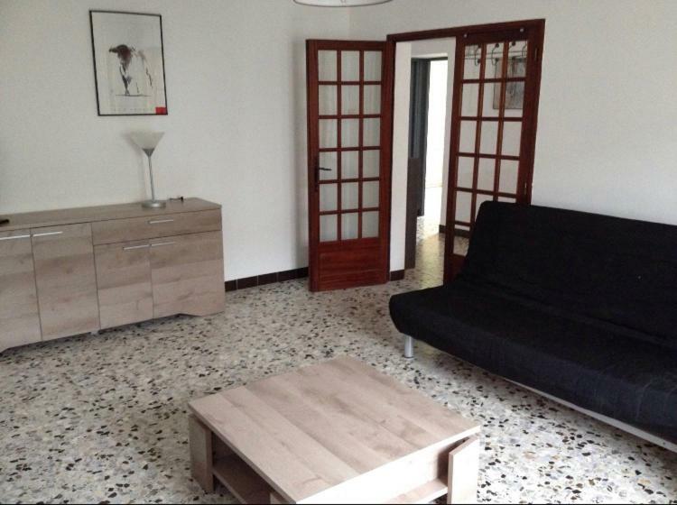 Appartement Tout Confort Avec Parking Ferme آرْلْ المظهر الخارجي الصورة