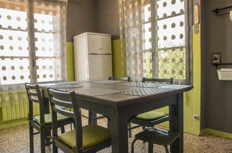Appartement Tout Confort Avec Parking Ferme آرْلْ المظهر الخارجي الصورة